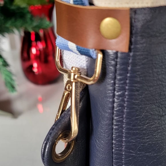 Handmade danier leather and needle point purse - Picture 3 of 7